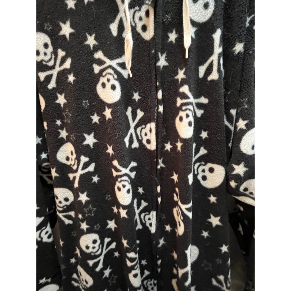 Forever Lazy Fleece Skull & Crossbones Hooded One… - image 3